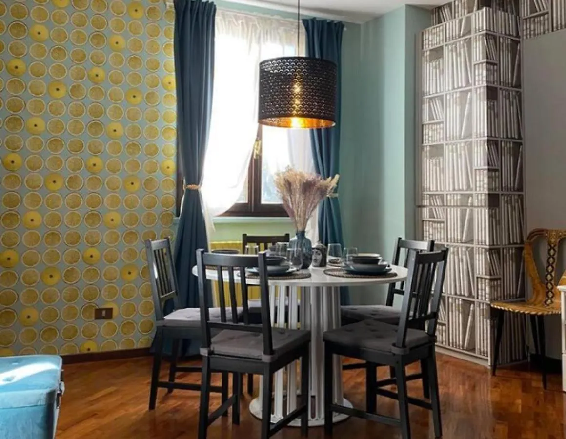 Design Villa With Parking Navigli Area Milan Italy
