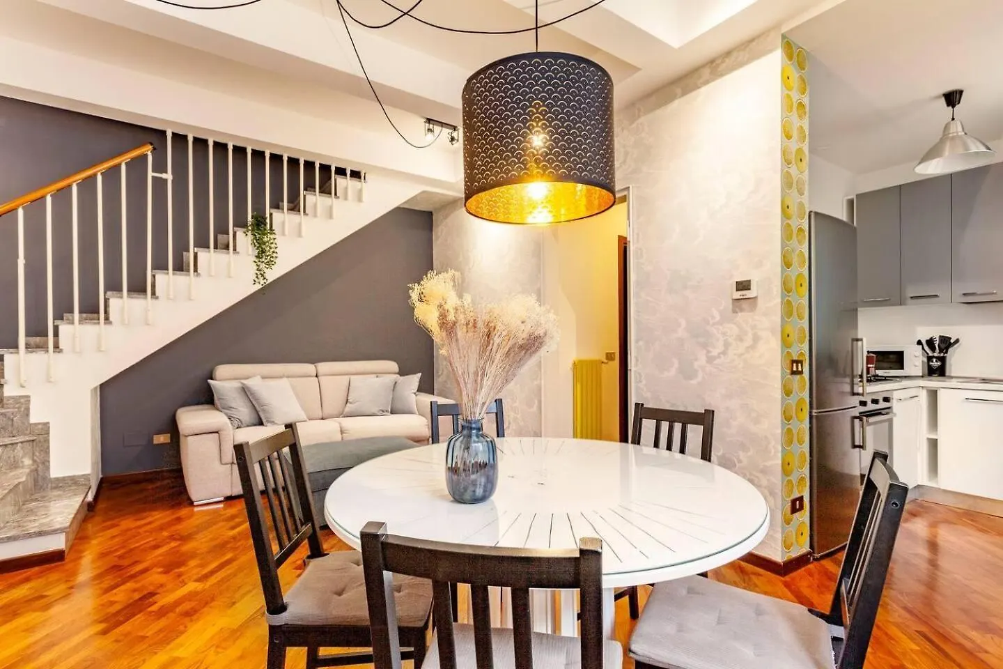 Design Villa With Parking Navigli Area Milan Italy