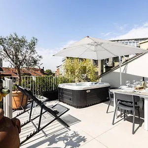 Holiday home *villa Olivo*with Private Terrace & Jacuzzi + 3bedrooms, Milan