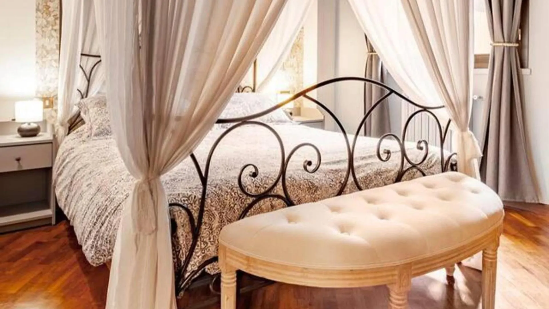 Design Villa With Parking Navigli Area Milan Italy